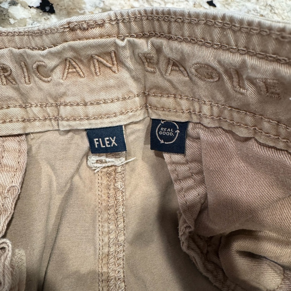 American Eagle Outfitters Tan Cargo Pants - Picture 4 of 4